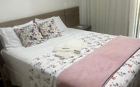 Suíte completa, praias, shoppings e eventos